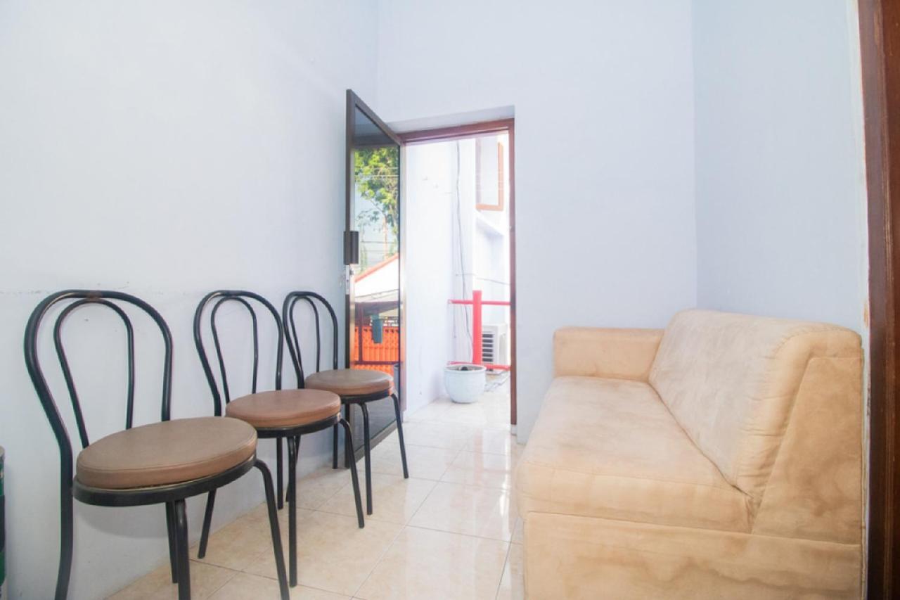 RedDoorz near Pantai Boom Hotel Banyuwangi  Exterior foto