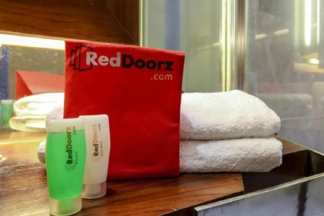 RedDoorz near Pantai Boom Hotel Banyuwangi  Exterior foto