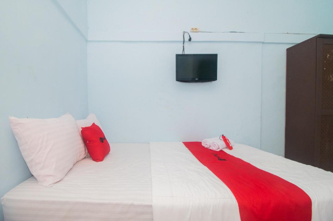 RedDoorz near Pantai Boom Hotel Banyuwangi  Exterior foto