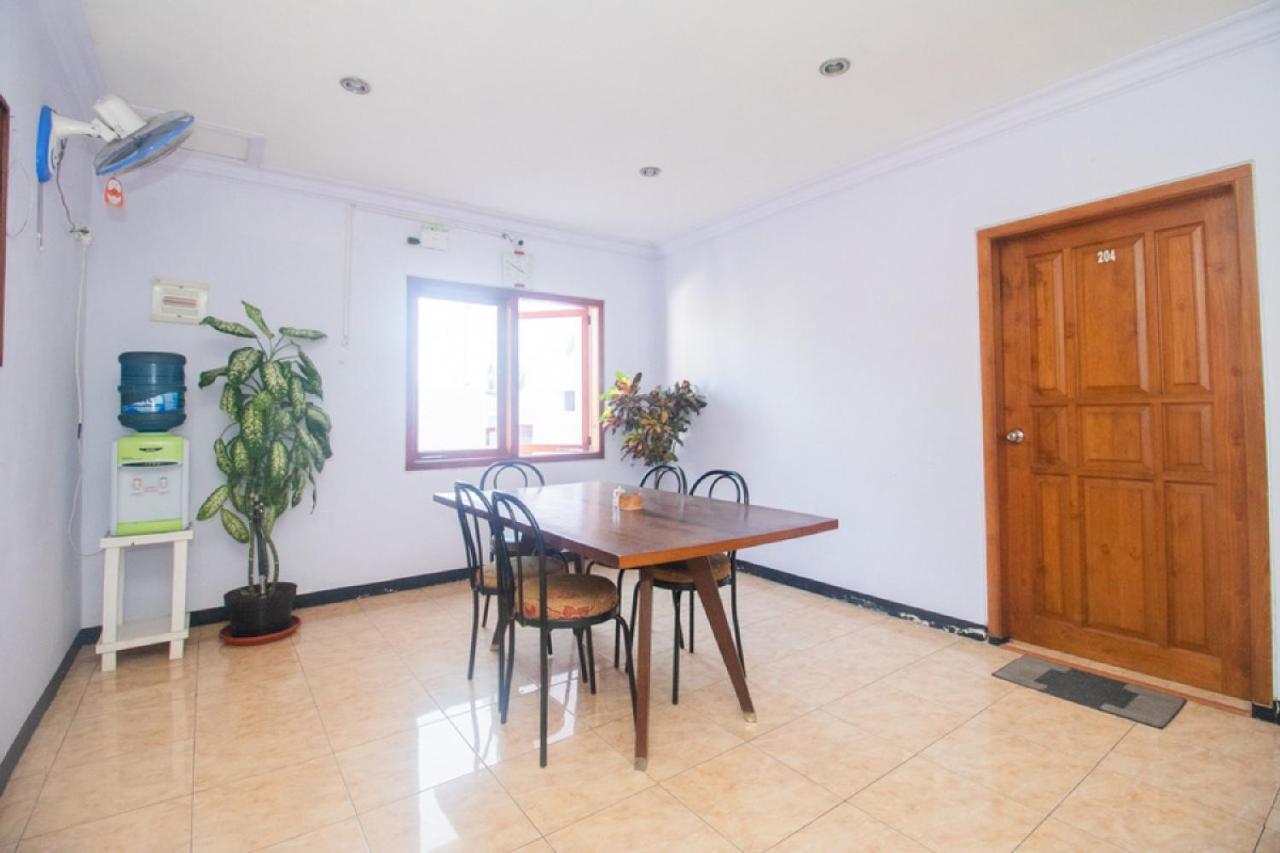 RedDoorz near Pantai Boom Hotel Banyuwangi  Exterior foto
