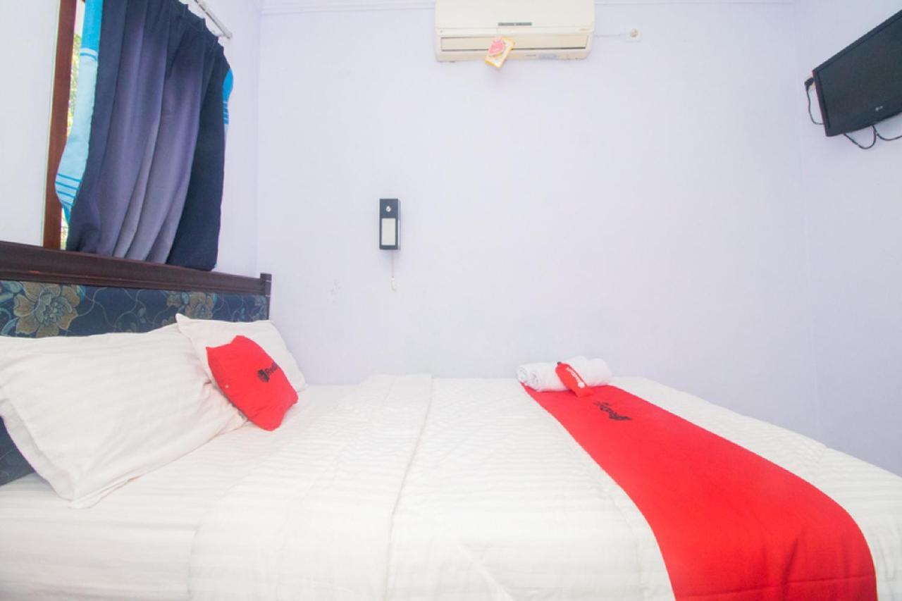 RedDoorz near Pantai Boom Hotel Banyuwangi  Exterior foto