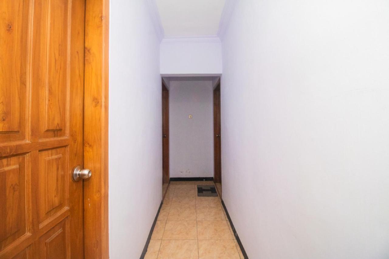 RedDoorz near Pantai Boom Hotel Banyuwangi  Exterior foto