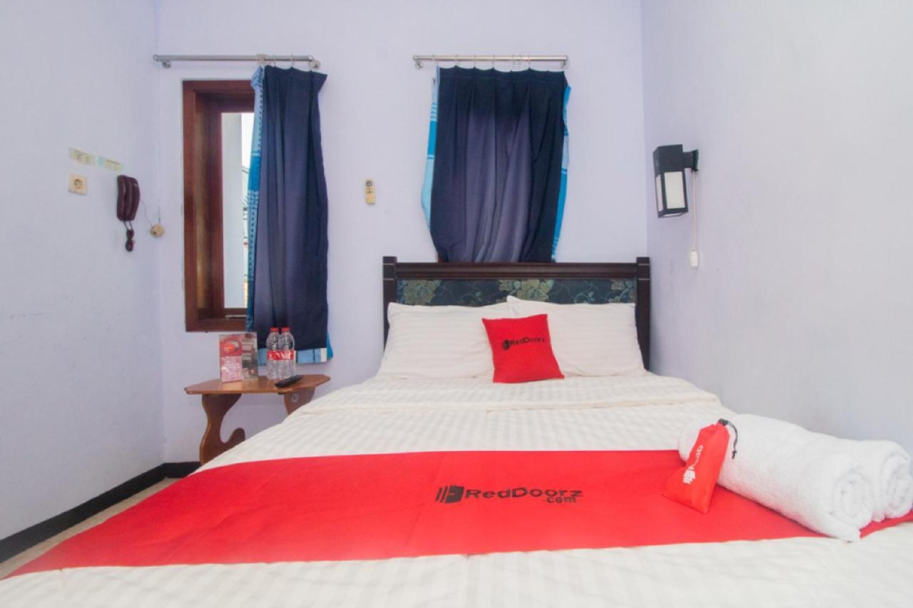 RedDoorz near Pantai Boom Hotel Banyuwangi  Exterior foto