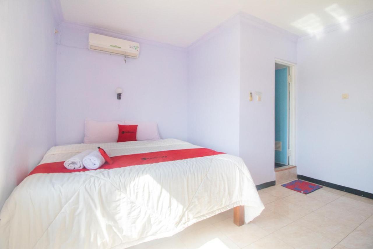 RedDoorz near Pantai Boom Hotel Banyuwangi  Exterior foto